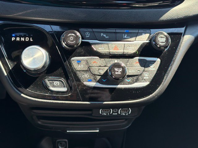 Used 2025 Chrysler Pacifica Select FWD image 25