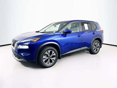 Used 2023 Nissan Rogue SV image 3