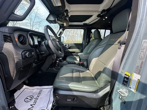 Used 2025 Jeep Gladiator Mojave image 25