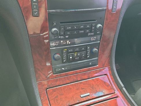 Used 2012 Cadillac Escalade Premium RWD image 17