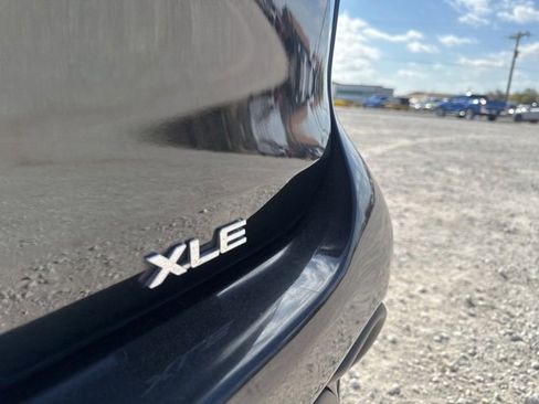 Used 2024 Toyota Highlander XLE image 9
