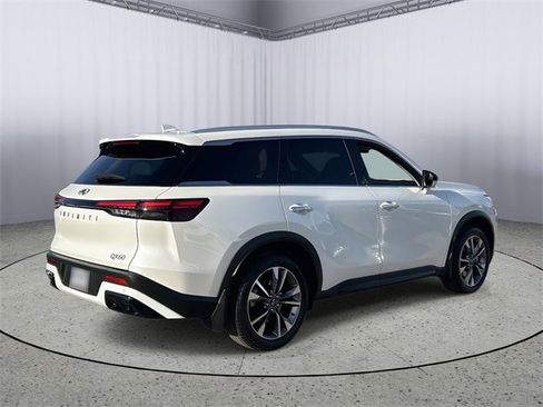 Certified 2023 INFINITI QX60 Luxe image 9