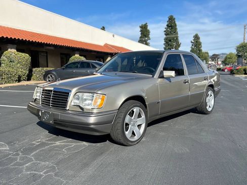 Used 1994 Mercedes-Benz E 320 Sedan image 1