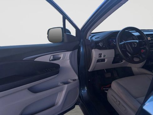 Used 2020 Honda Pilot EX image 11