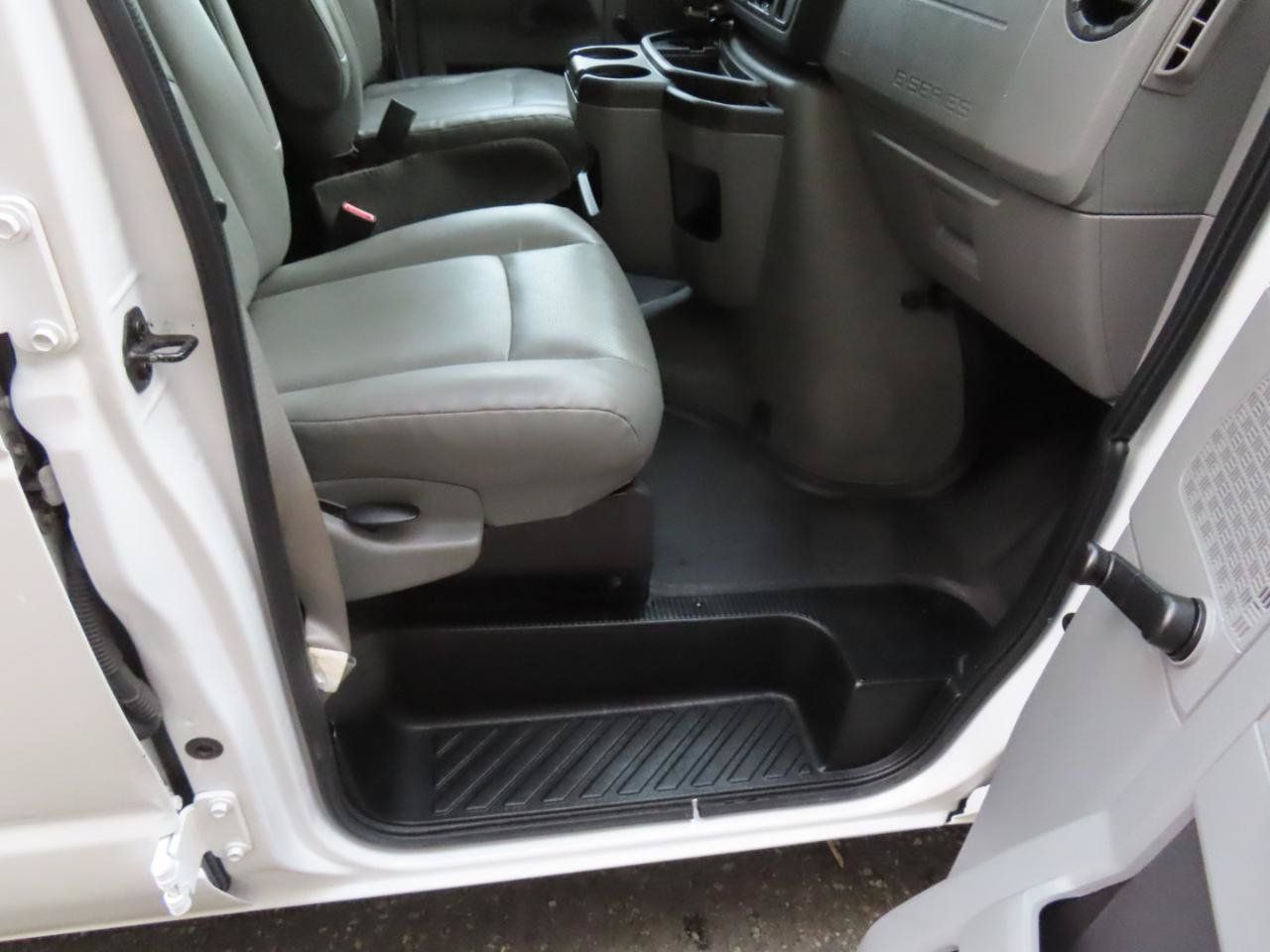 Used 2012 Ford E-150 and Econoline 150 RWD image 11