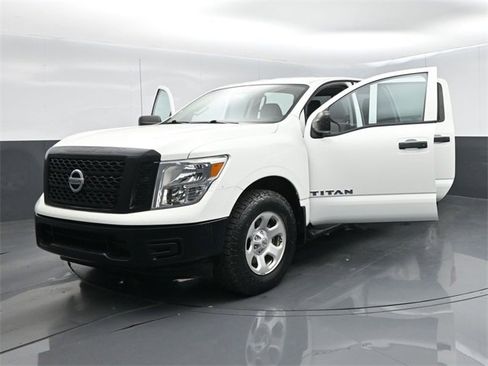 Used 2018 Nissan Titan S image 61