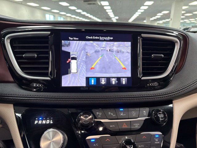 Used 2020 Chrysler Pacifica Limited w/ Tire & Wheel Group FWD image 26