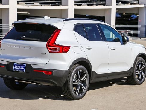New 2026 Volvo XC40 B5 Core image 8