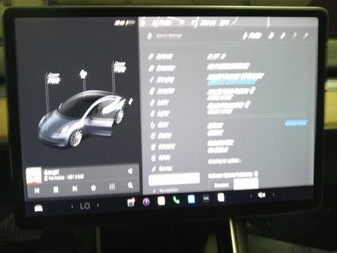 Used 2018 Tesla Model 3 Long Range RWD image 13