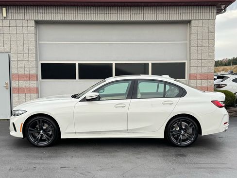 Used 2023 BMW 330i xDrive Sedan w/ Premium Package image 5