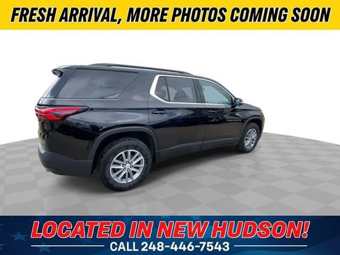 Used 2023 Chevrolet Traverse LT image 2