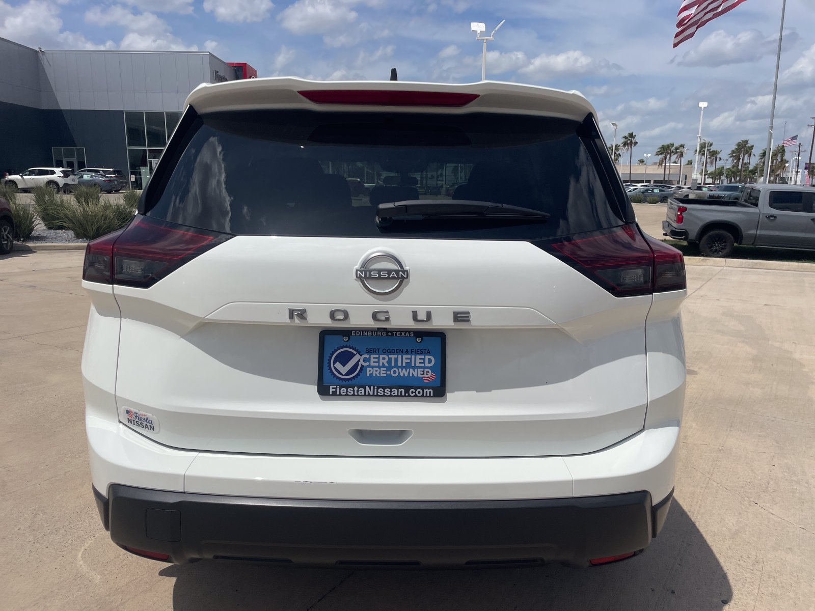 Used 2026 Nissan Rogue S FWD image 4