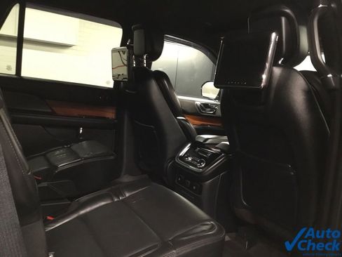 Used 2019 Lincoln Navigator Select w/ Technology Package AWD/4WD image 34