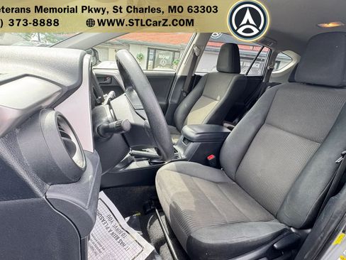 Used 2018 Toyota RAV4 LE w/ All Weather Liner Package FWD image 9