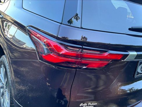 Used 2023 Chevrolet Traverse Premier w/ LPO, Floor Liner Package AWD/4WD image 29