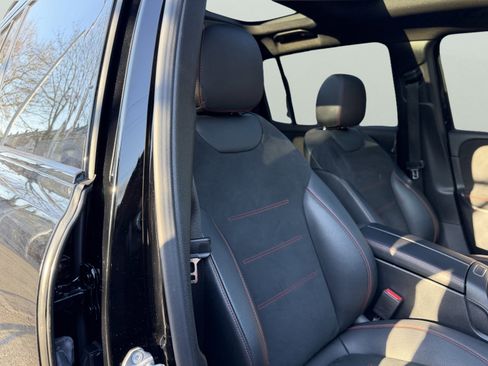 Used 2021 Mercedes-Benz GLB 35 AMG 4MATIC image 40