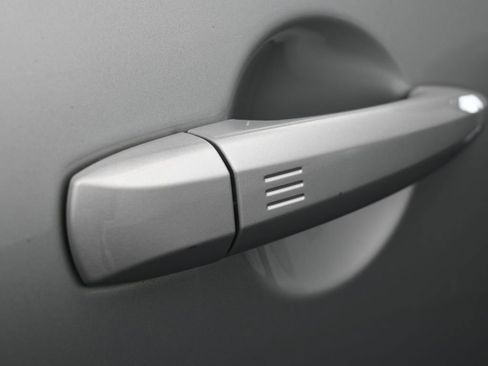 Used 2022 Nissan Pathfinder SV w/ SV Premium Package image 46