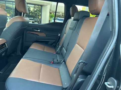 Used 2024 Lexus GX 550 w/ Accessory Package (Z1) AWD/4WD image 13