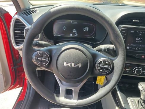 Used 2023 Kia Soul LX w/ LX Technology Package FWD image 18