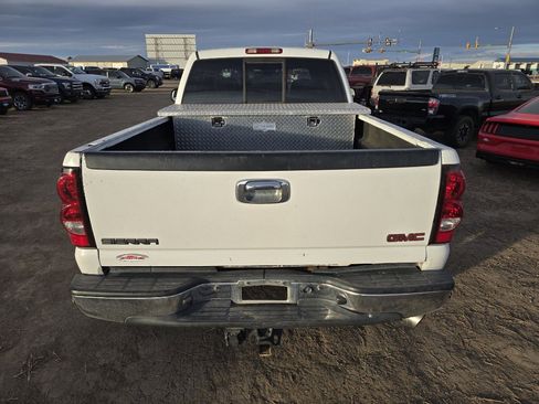 Used 2004 GMC Sierra 2500 SLT w/ Heavy-Duty Power Package image 6
