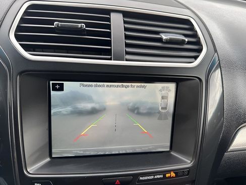 Used 2018 Ford Explorer XLT w/ Equipment Group 202A image 15
