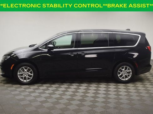 Used 2022 Chrysler Voyager LX image 11