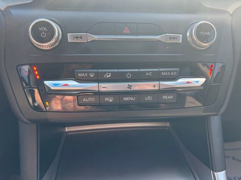 Used 2020 Ford Explorer XLT w/ Equipment Group 202A AWD/4WD image 26