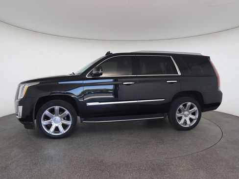Used 2019 Cadillac Escalade Luxury AWD/4WD image 6