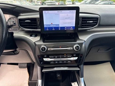 Used 2020 Ford Explorer XLT w/ Equipment Group 202A AWD/4WD image 14