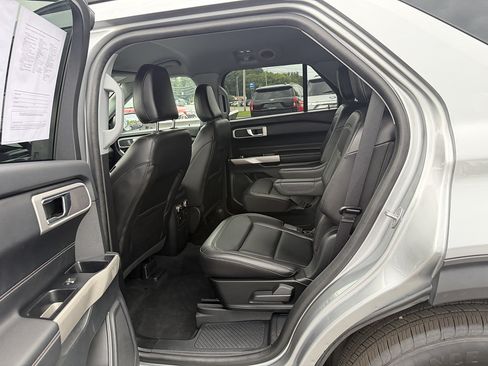 Certified 2023 Ford Explorer XLT w/ Equipment Group 202A AWD/4WD image 11