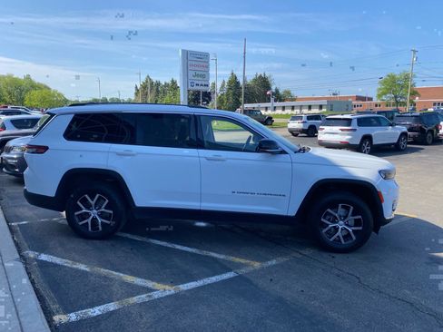 Used 2023 Jeep Grand Cherokee L Limited AWD/4WD image 6