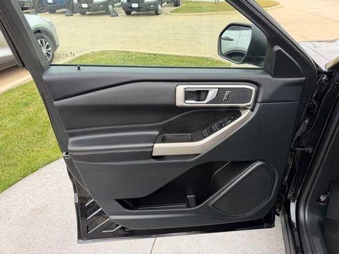 Used 2023 Ford Explorer XLT w/ Equipment Group 202A image 9