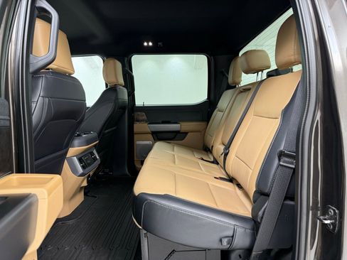 Used 2025 Ford F350 Lariat w/ Chrome Package image 28