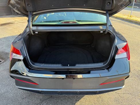 Used 2024 Hyundai Elantra SEL FWD image 13