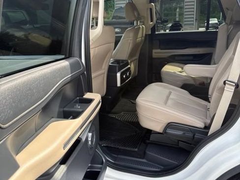 Used 2024 Ford Expedition XLT AWD/4WD image 21