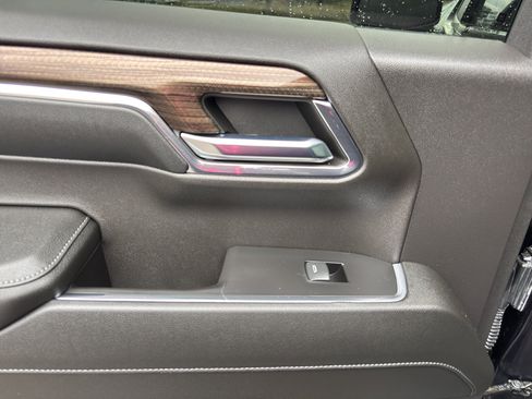 Used 2024 Chevrolet Silverado 1500 LT Trail Boss w/ LT Trail Boss Premium Package image 16