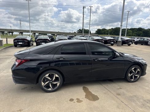 Used 2023 Hyundai Elantra SEL w/ Convenience Package FWD image 16