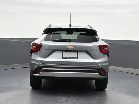 Used 2025 Chevrolet Trax LT FWD image 4