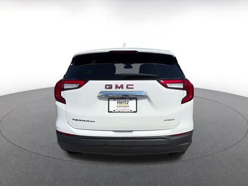 Used 2024 GMC Terrain SLE image 12