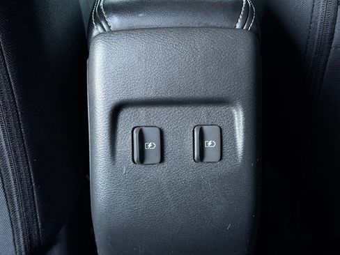 Used 2023 Nissan Kicks SR FWD image 13