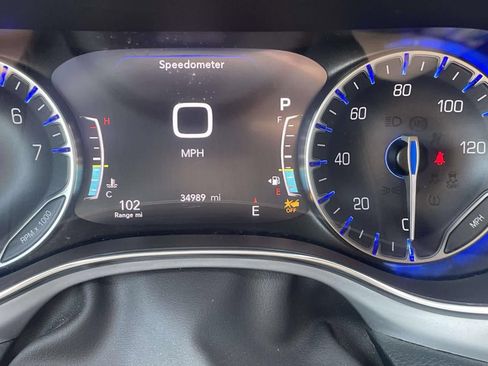 Used 2025 Chrysler Pacifica Limited FWD image 25