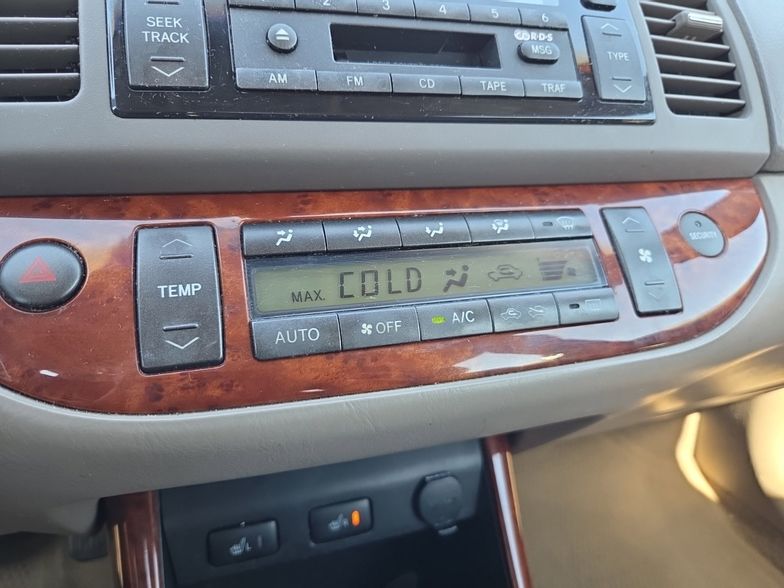 Used 2003 Toyota Camry XLE w/ XLE Premium Plus Pkg FWD image 20