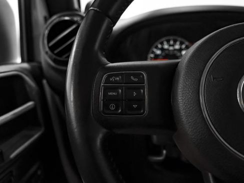 Used 2014 Jeep Wrangler Unlimited Sahara w/ Connectivity Group AWD/4WD image 19