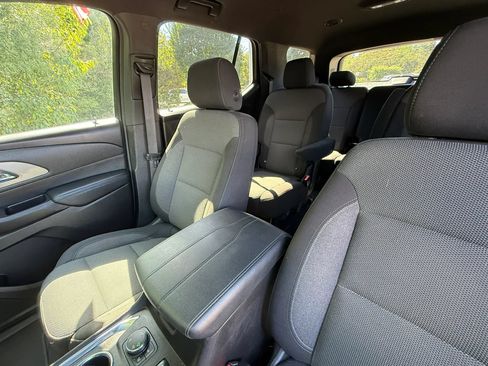 Used 2022 Chevrolet Traverse LT AWD/4WD image 32