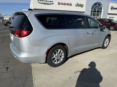 Used 2023 Chrysler Voyager LX image 8
