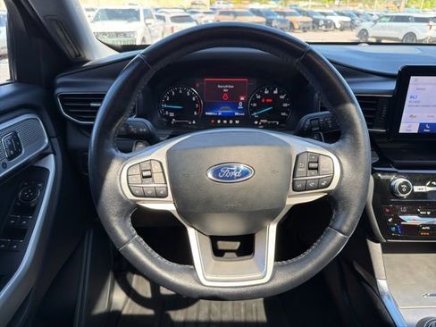 Used 2021 Ford Explorer Limited w/ Equipment Group 301A AWD/4WD image 25