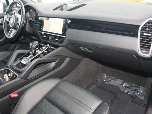 Certified 2023 Porsche Cayenne image 28