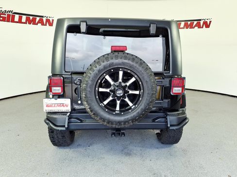 Used 2017 Jeep Wrangler Sahara image 12