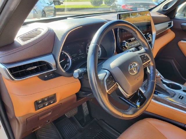 Used 2021 Toyota Highlander Platinum AWD/4WD image 22