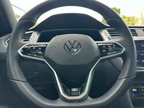 Used 2022 Volkswagen Tiguan SE R-Line image 28